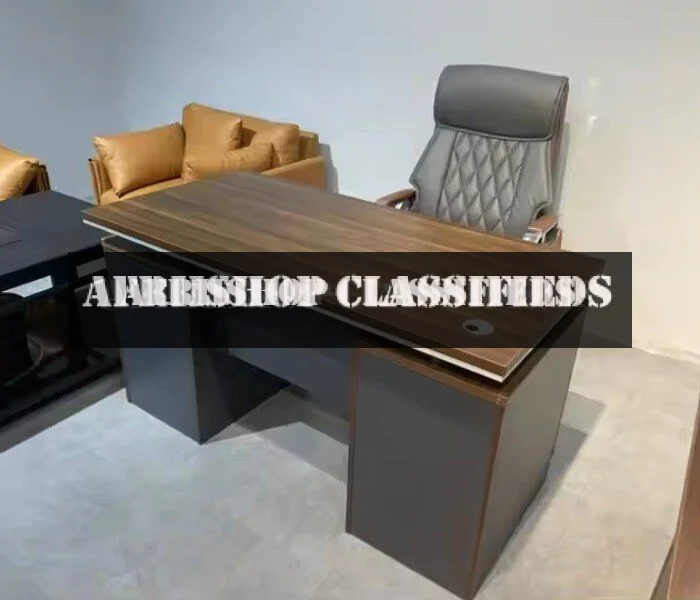 Modern CEO Desk with Wooden Customization