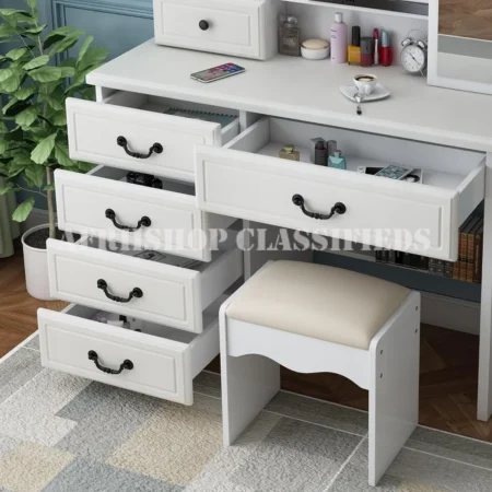 Dressing Tables: Modern Make-Up Dressing Table