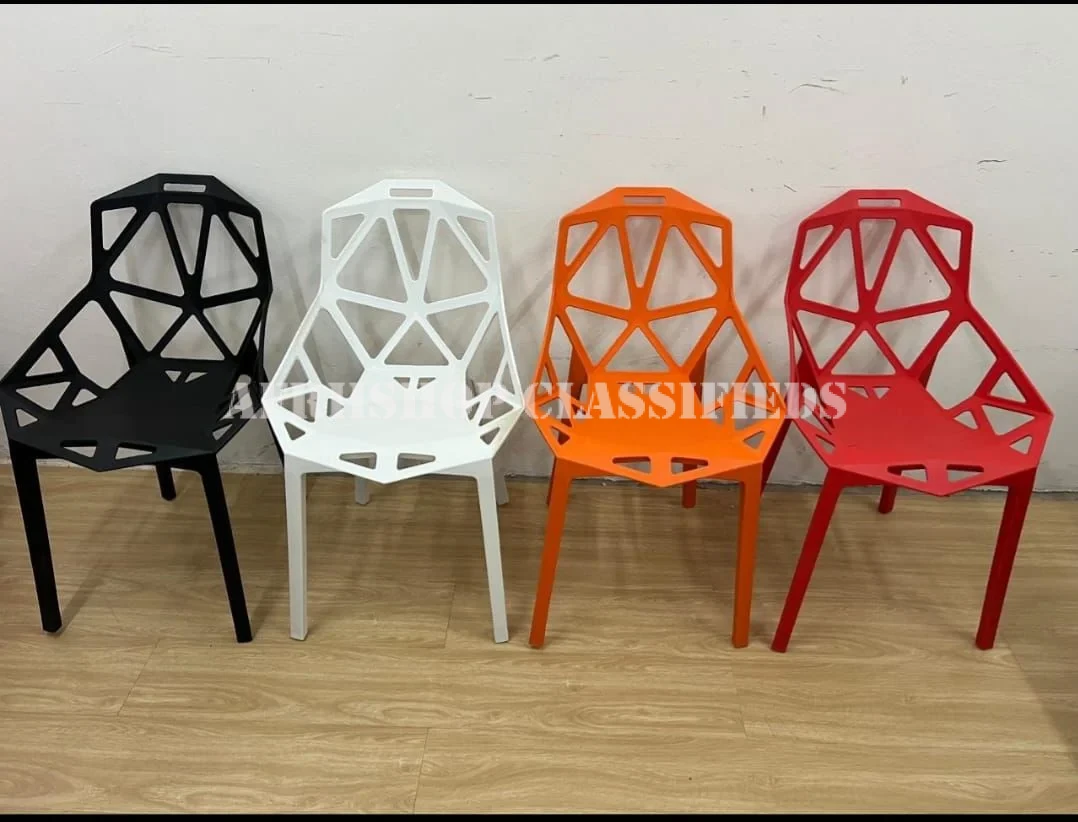 Dining Chairs:Plastic Dining Chair