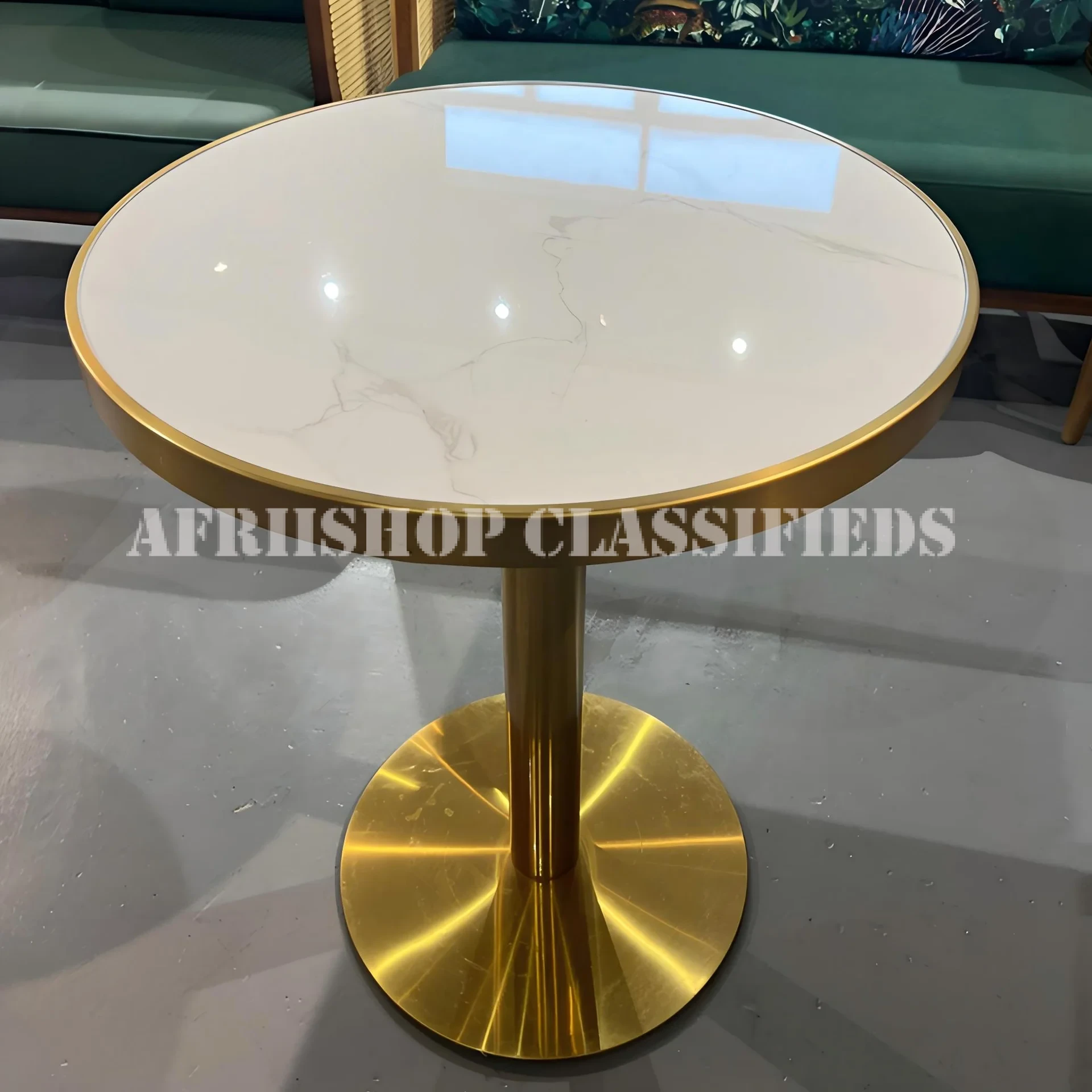 Dining Tables:Round White Restaurant Dining Table