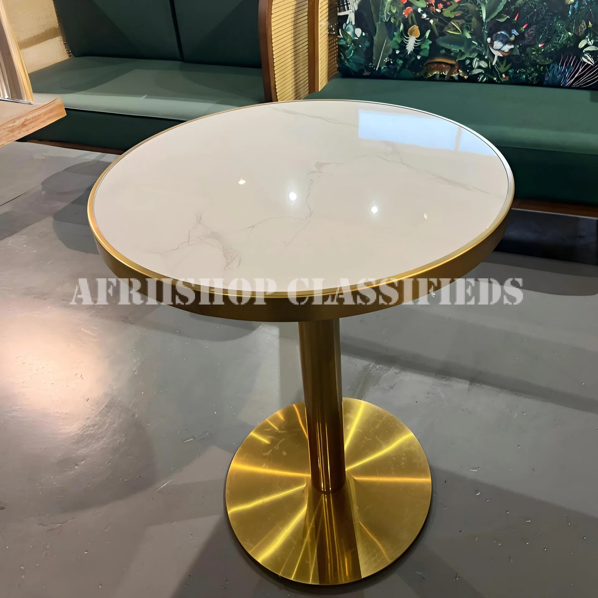 Dining Tables:Round White Restaurant Dining Table