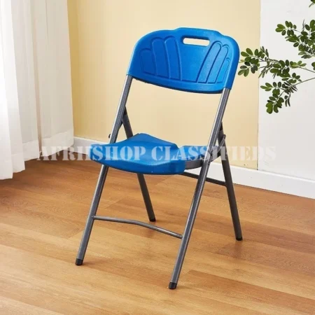 Plastic Chairs:Patio Foldable Stackable Plastic Chair