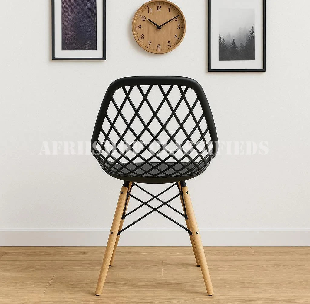 Dining Chairs:Modern Eames Plastic Dining Chair