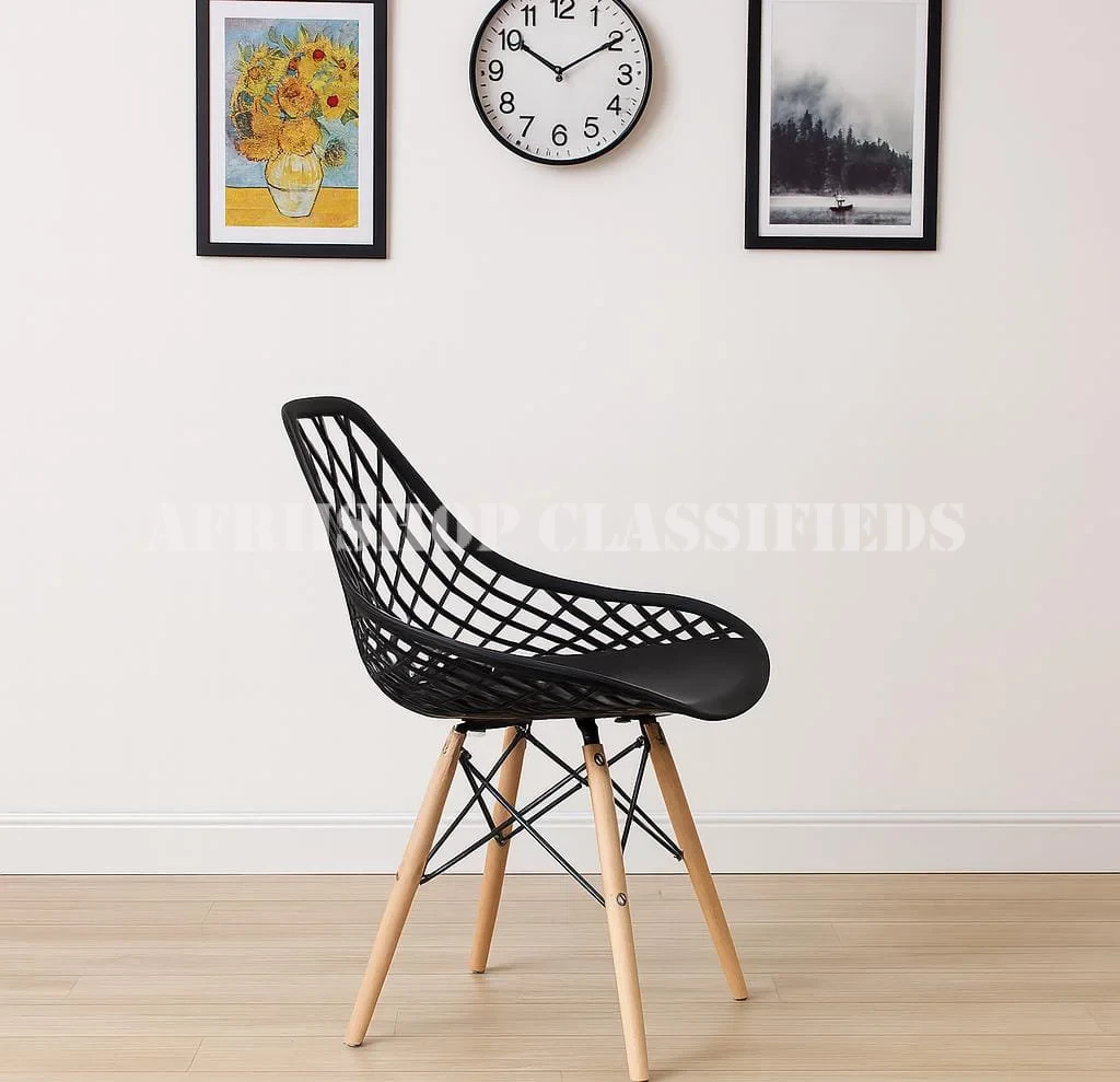 Dining Chairs:Modern Eames Plastic Dining Chair