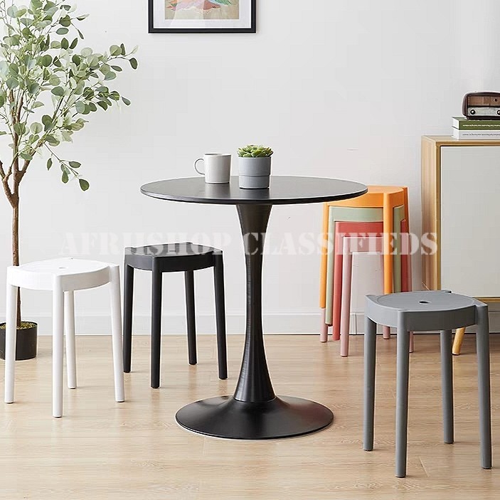 Dining Table: Eames Round Dining Table