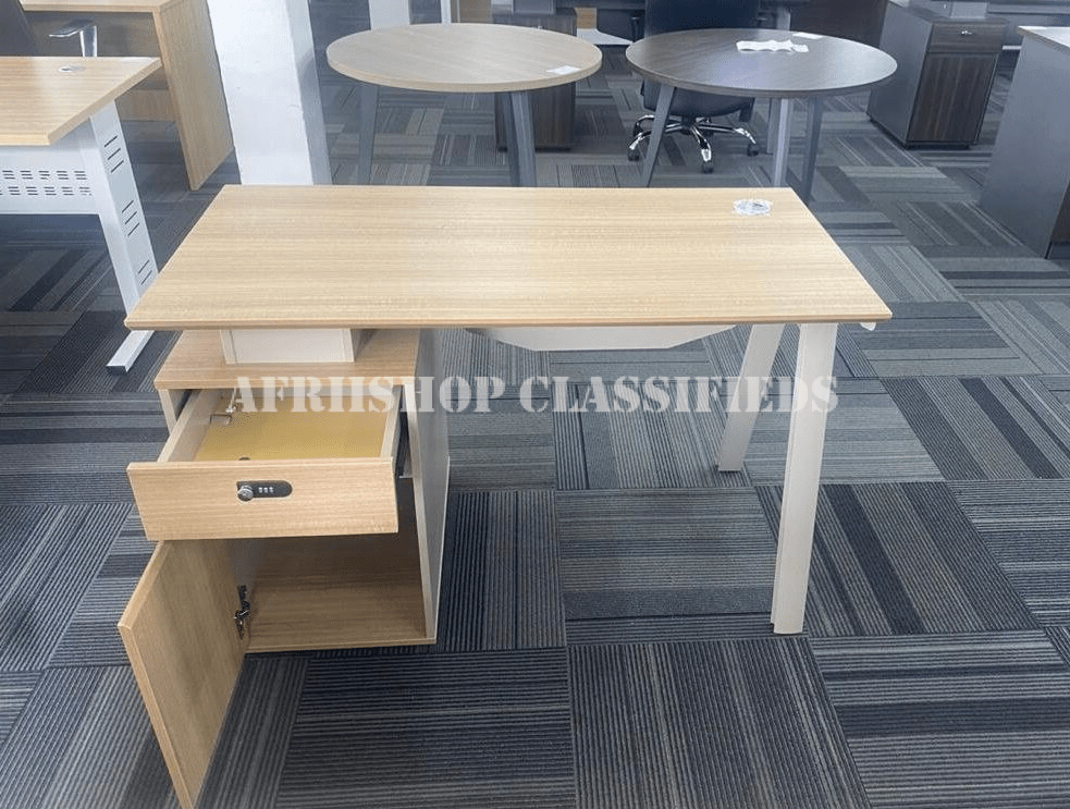 Office Desk : 1.4M Office Staff Desk