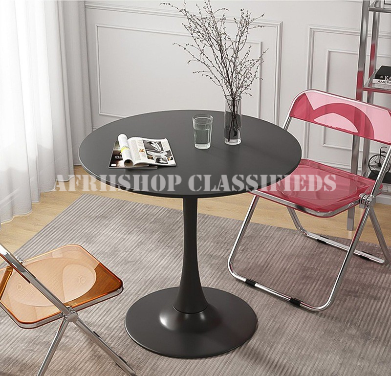 Dining Table: Tulip Style Round Dining Table