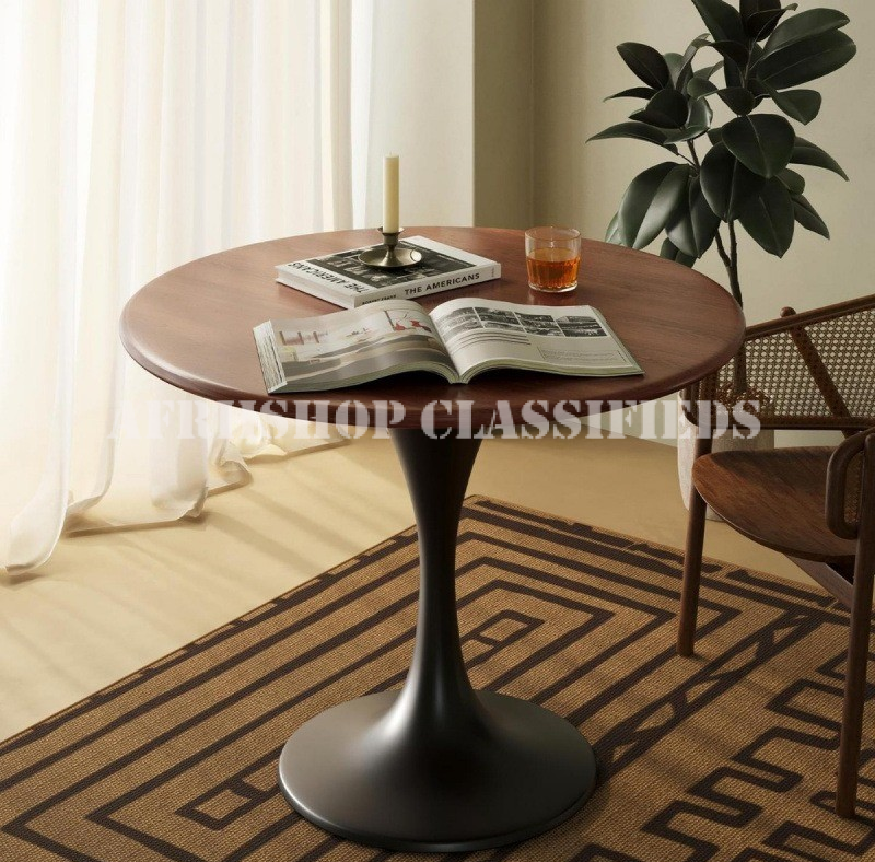 Dining Table: Tulip Style Round Dining Table